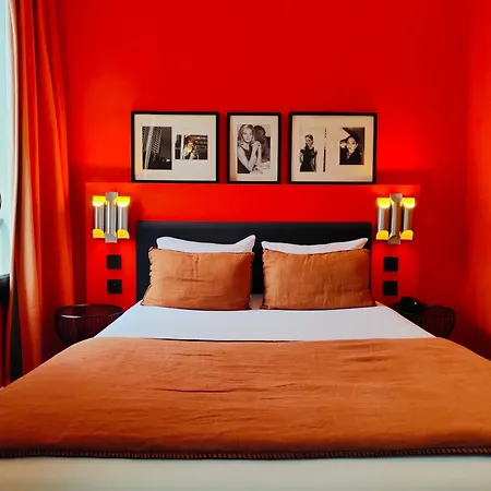 Noir 3* Paris