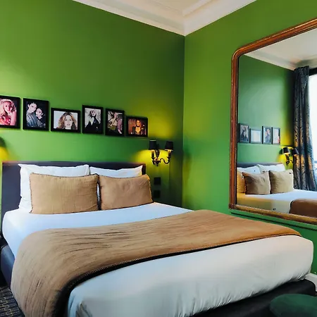 Noir 3* Paris