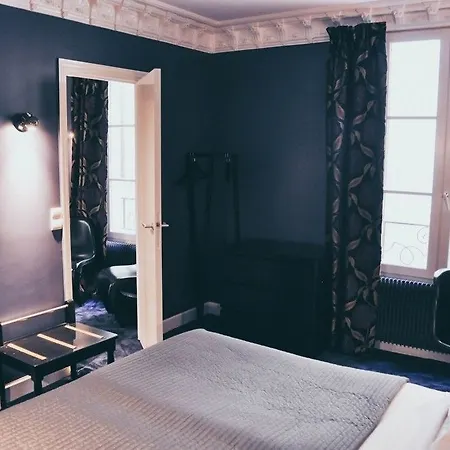 Noir 3* Paris