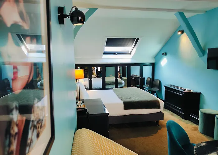 Noir 3* Paris