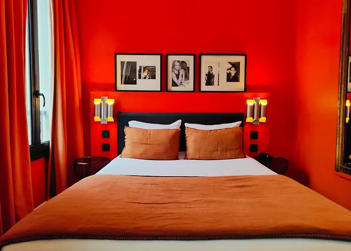 Noir 3* Paris